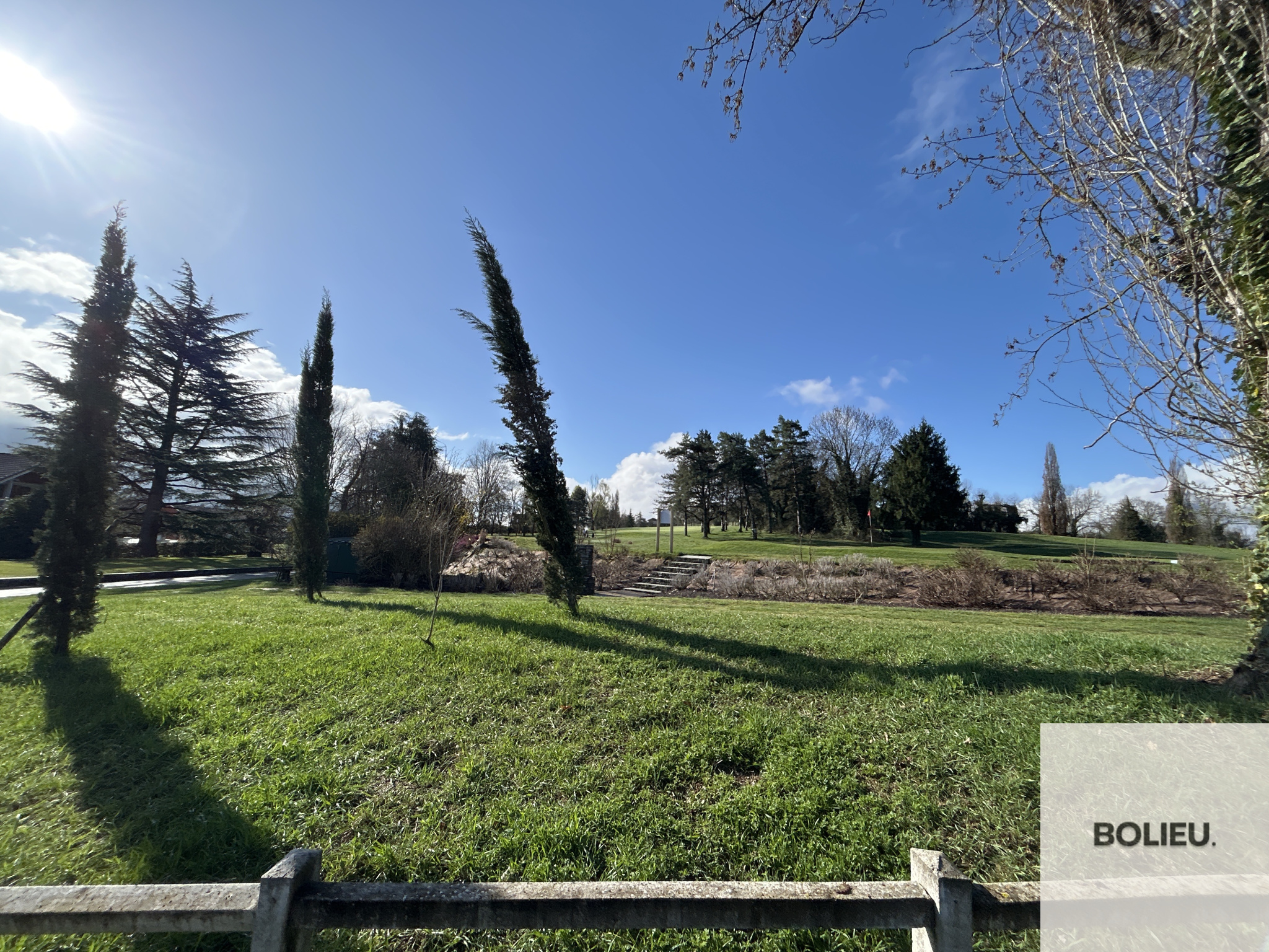 ' LE HAMEAU DU GOLF ' VIVIERS DU LAC (73)