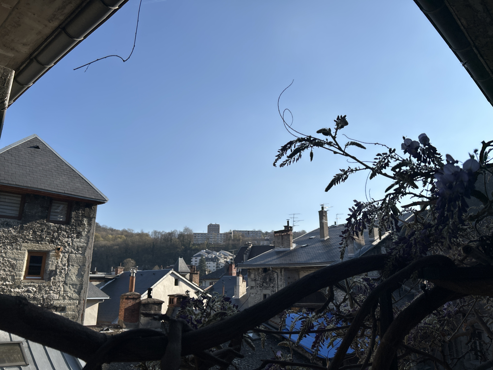 CHAMBÉRY   APPARTEMENT DE CHARME EN VIEILLE PIERRE AU CŒUR DU CENTRE HISTORIQUE