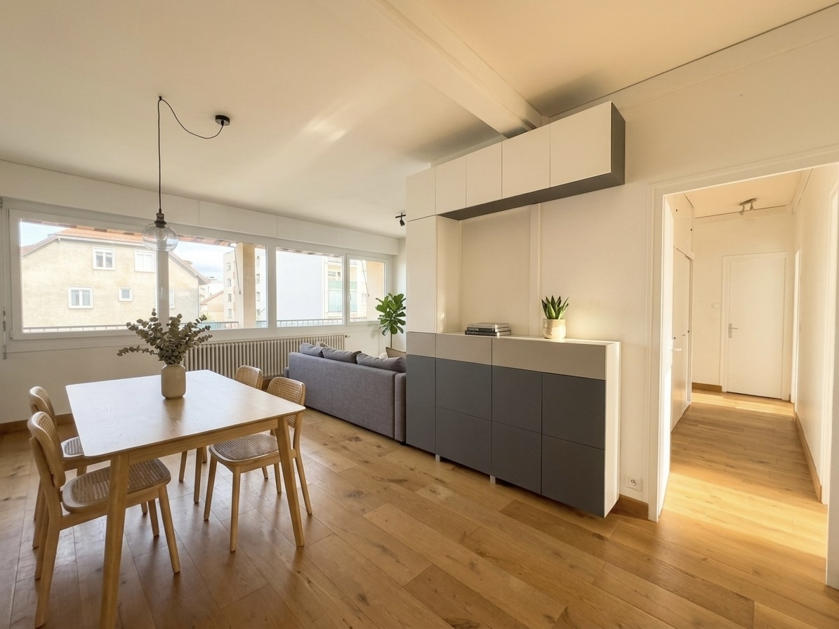 ANNEMASSE CENTRE   SPACIEUX APPARTEMENT T4 TRAVERSANT AVEC BALCON, PARKING ET CAVE   EMPLACEMENT PREMIUM À DEU