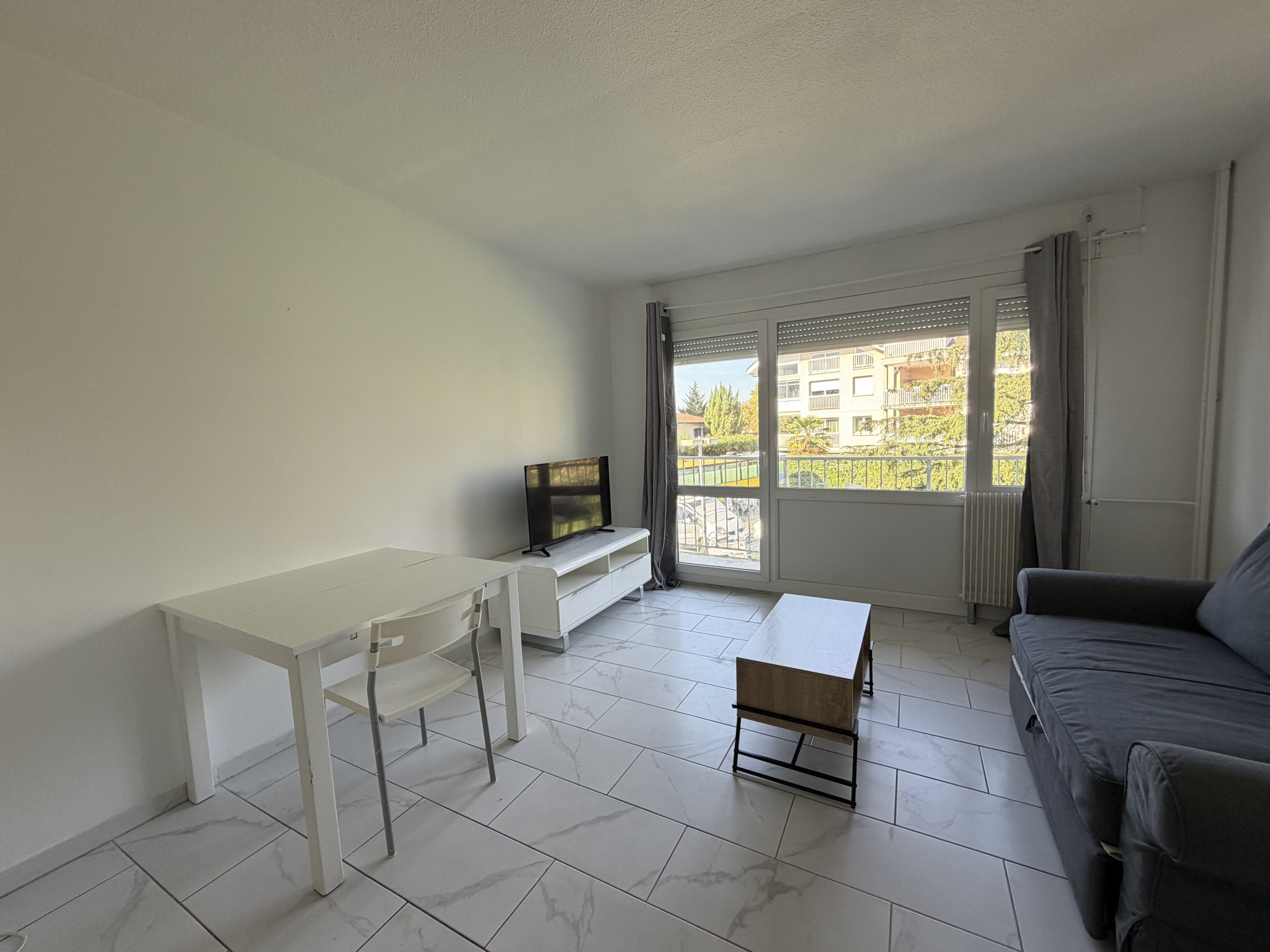 Studio meublé avec balcon à Gaillard